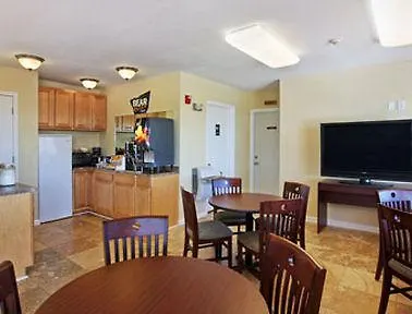Travelodge by Wyndham Grove City / So. Columbus 