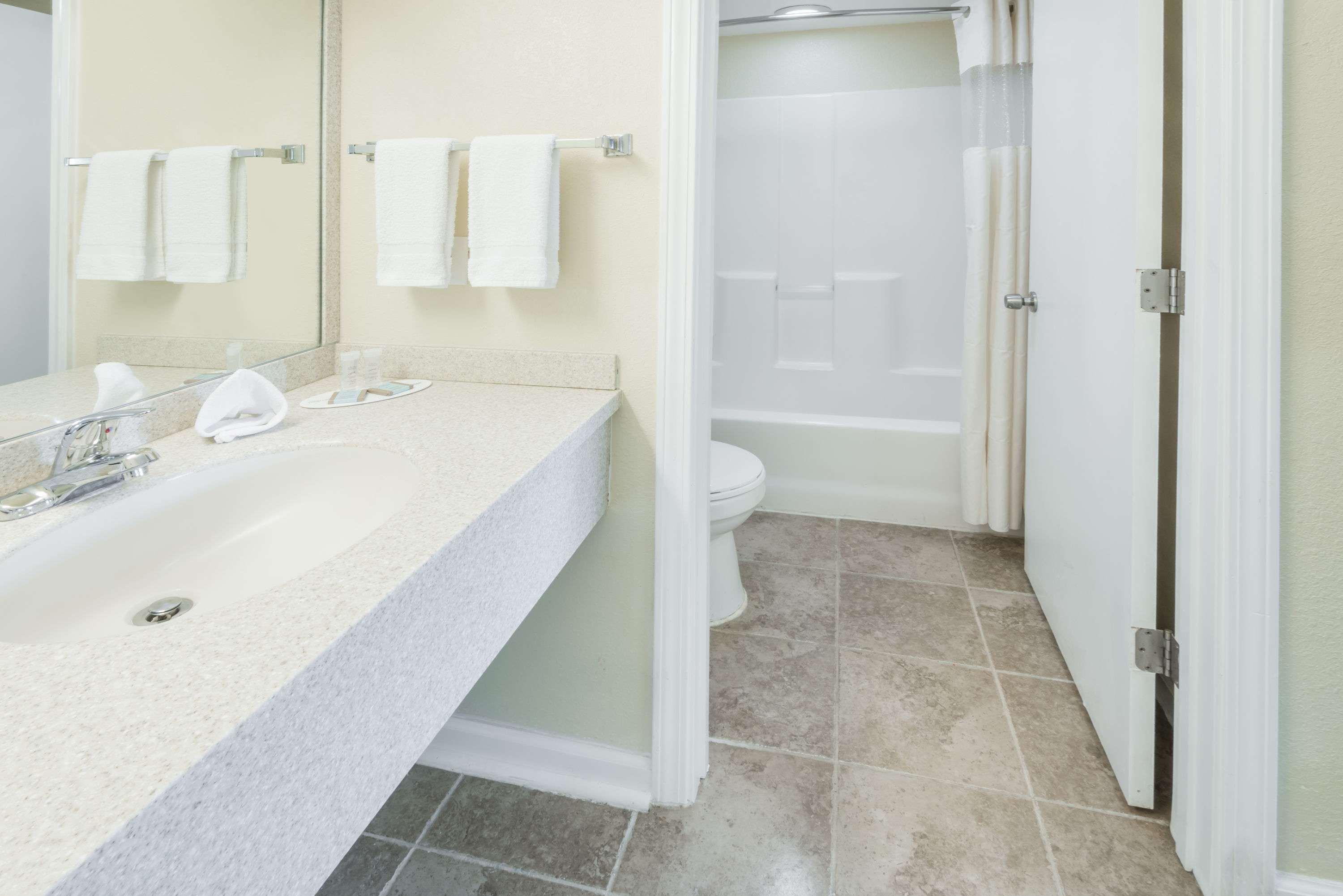 Hotel Grove Travel South Columbus Grove City
