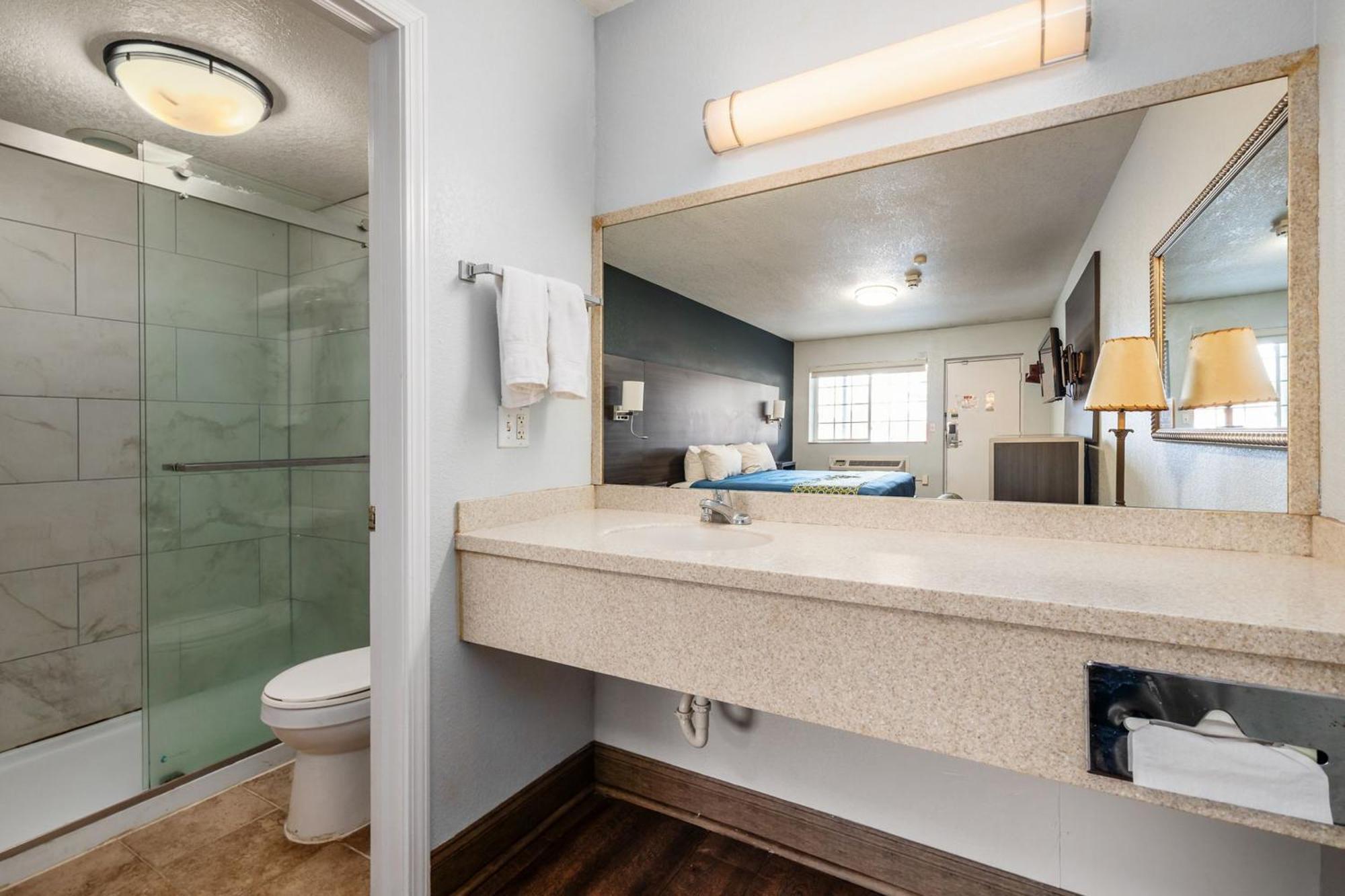 Grove Travel South Columbus Hotel 2*